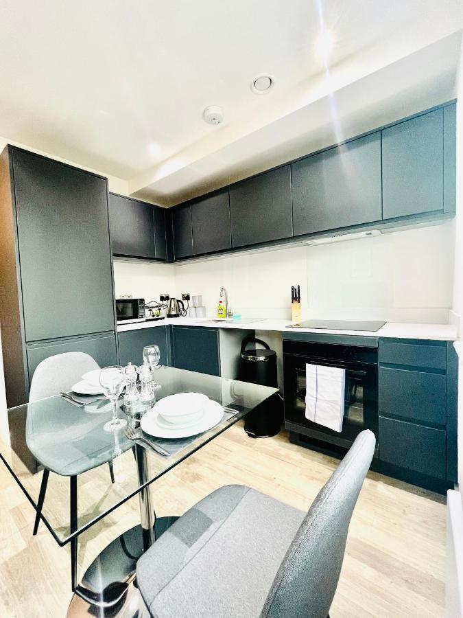 Stylish Studio Apartment Near To Old Trafford Stadium Manchester Exterior photo